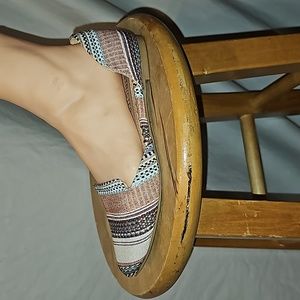 Restricted slip on flat shoes